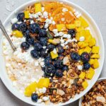 Havregrot-med-cottage-cheese-og-granola